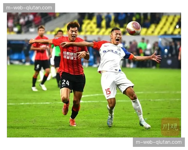 成都蓉城五后卫体系应对边路进攻 但肋部空当屡被利用 成都蓉城五后卫体系应对边路进攻 但肋部空当屡被利用